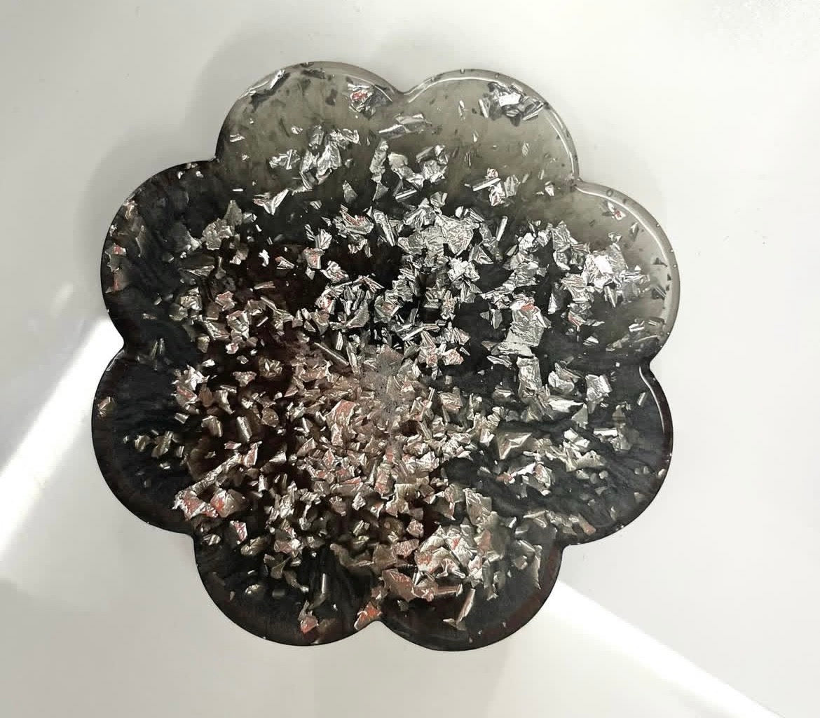 Handmade Resin Coaster with Foil – Elegant Floral Shaped Drink Mat & Jewelry Dish