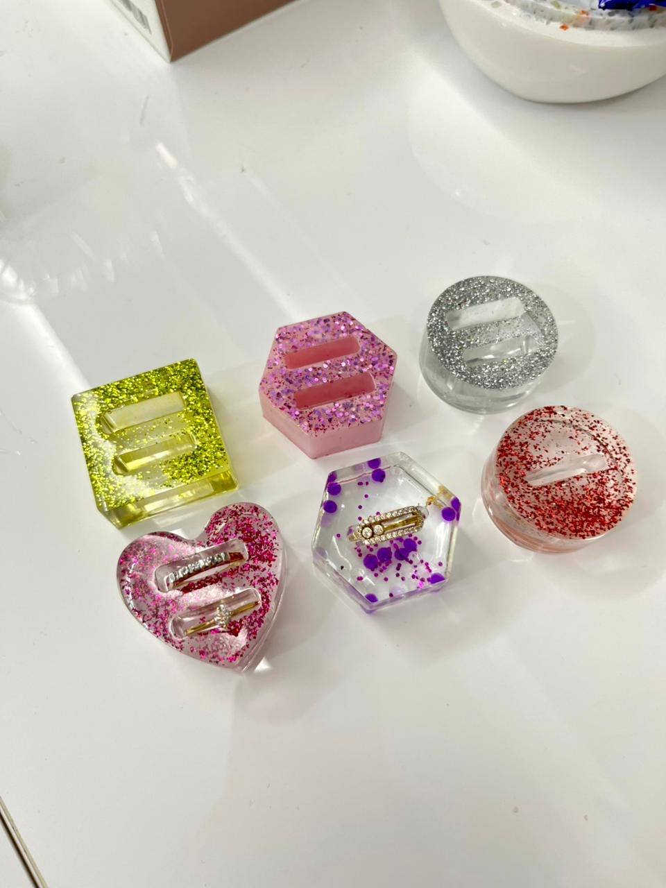 Handmade Glitter Resin Ring Holder – Geometric & Heart Shaped Jewelry Display for Vanity