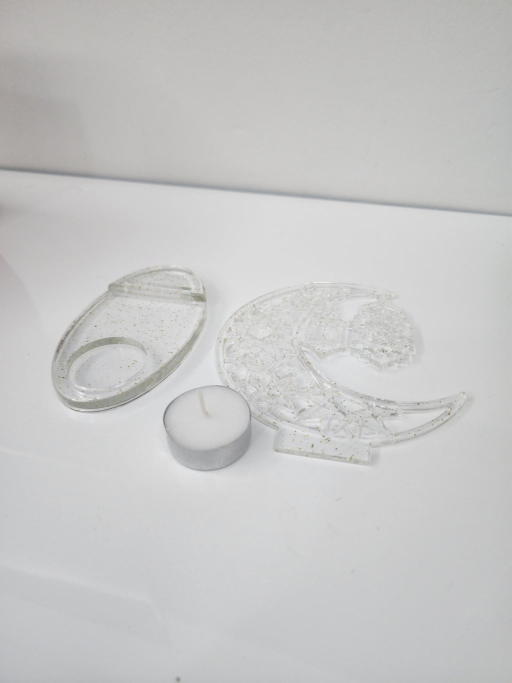 Handmade Ramadan Lantern & Crescent Moon Resin Stand – Elegant Gold Glitter Candle Holder & Home Decor
